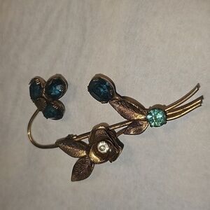 Vintage Coro Brooch with gem stones